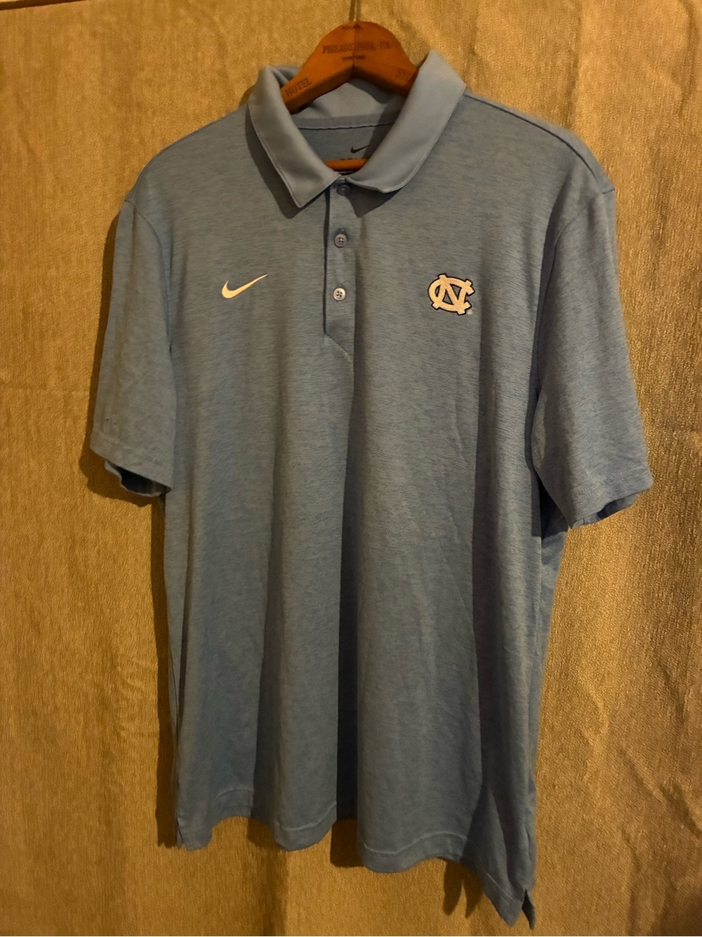Nike UNC Men's Light Blue button up size XL